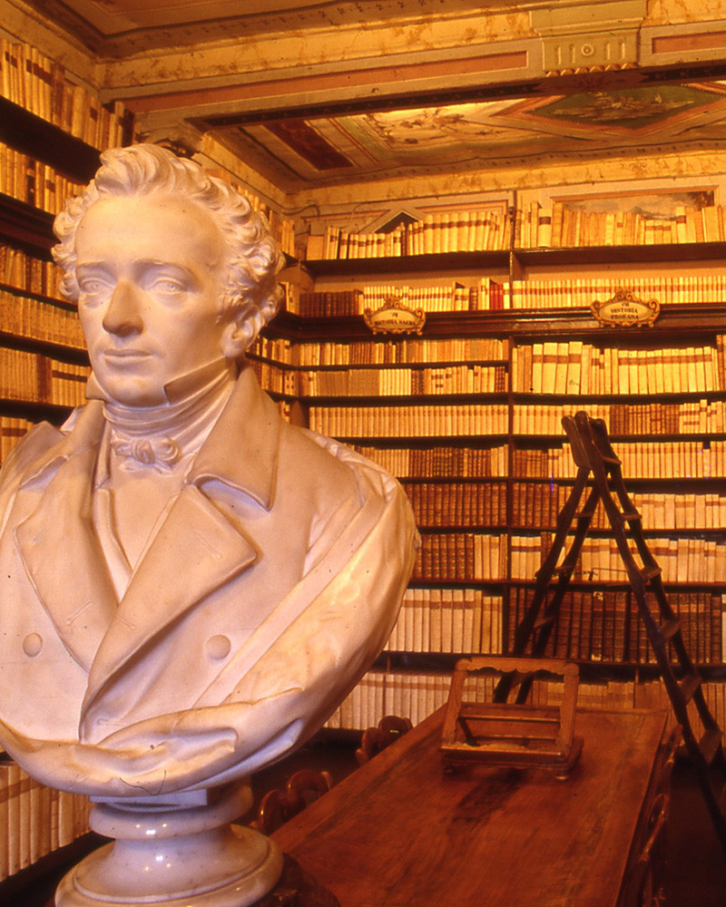 Recanati Biblioteca Giacomo Leopardi (C) Archivio fotografico Servizio Internazionalizzazione,Turismo,Cultura e Attività Promozion