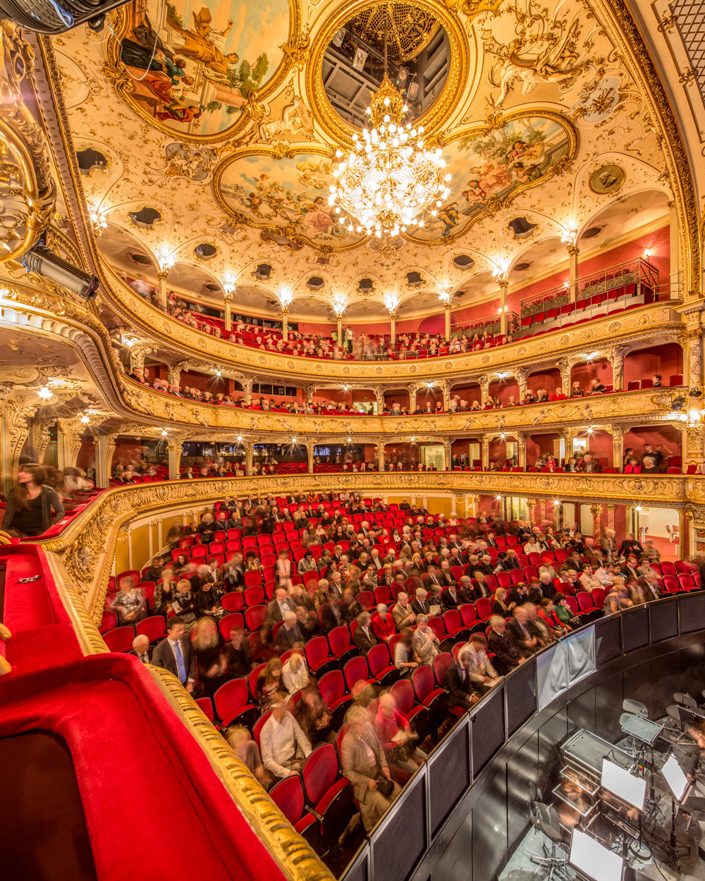 Schweiz, Zürich, Opernhaus (C) Gaetan-Bally, Zürich-Tourismus