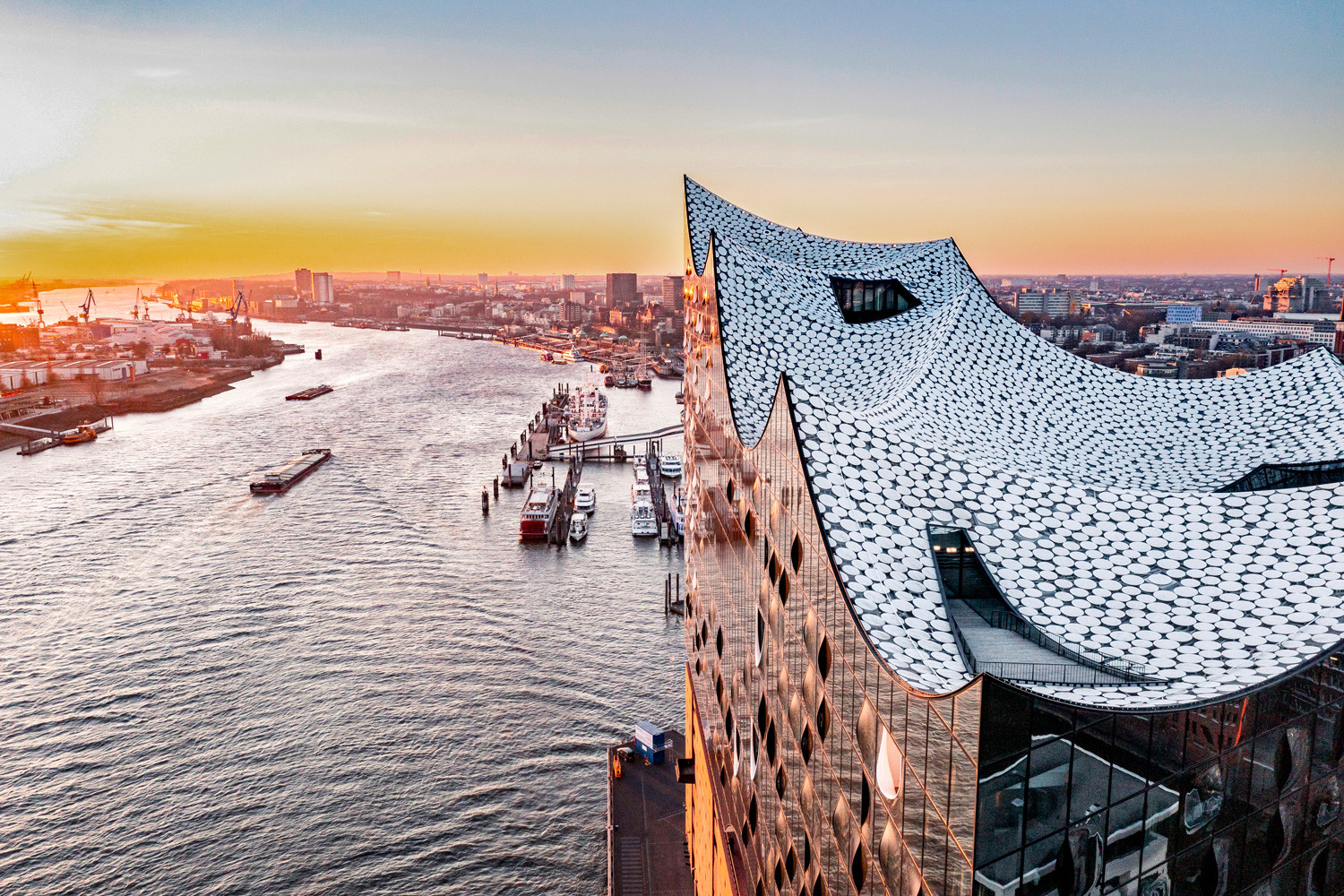 Hamburg, Elbphilharmonie (C) Thies-Raetzke_ELBPHILHARMONIE_AERIAL_1241_hires