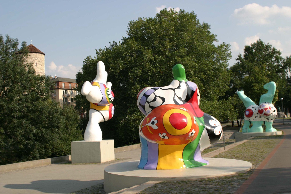 Hannover, Leineufer, Nanas von Niki de Saint Phalle CC0 pixabay