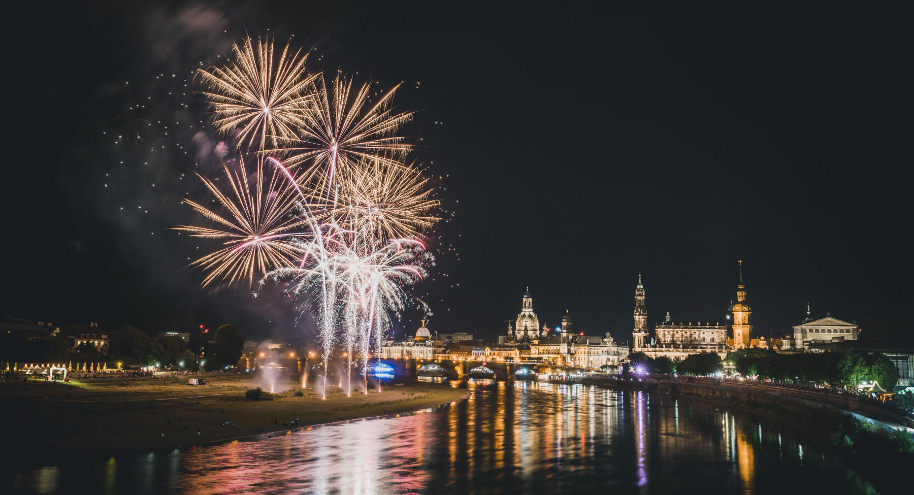 Canaletto Stadfest Feuerwerk (c) Dresden Marketing, Foto: Sebastian Weingart (DML-BY)