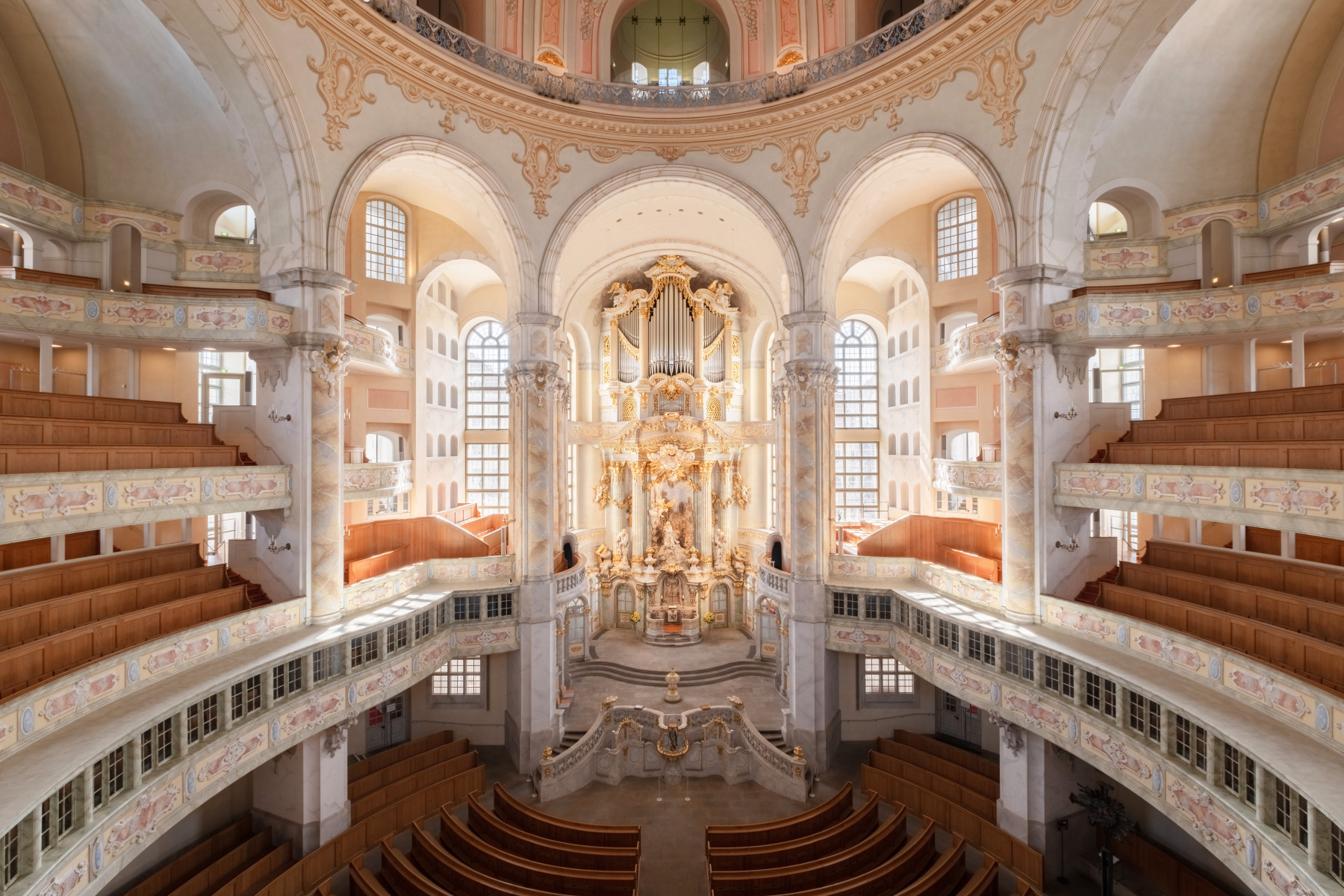 Frauenkirche Dresden – ein Ort des Glaubens, der Hoffnung und der Begegnung (c) Dresden Marketing GmbH_Mediaserver Dresden, Foto: Antoin Bonin