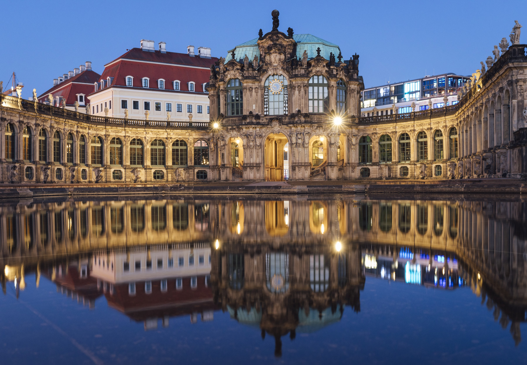Abendaufnahme Glockenspielpavillon Dresdner Zwinger (c) Dresen Marketing, Foto: Thomas Roetting