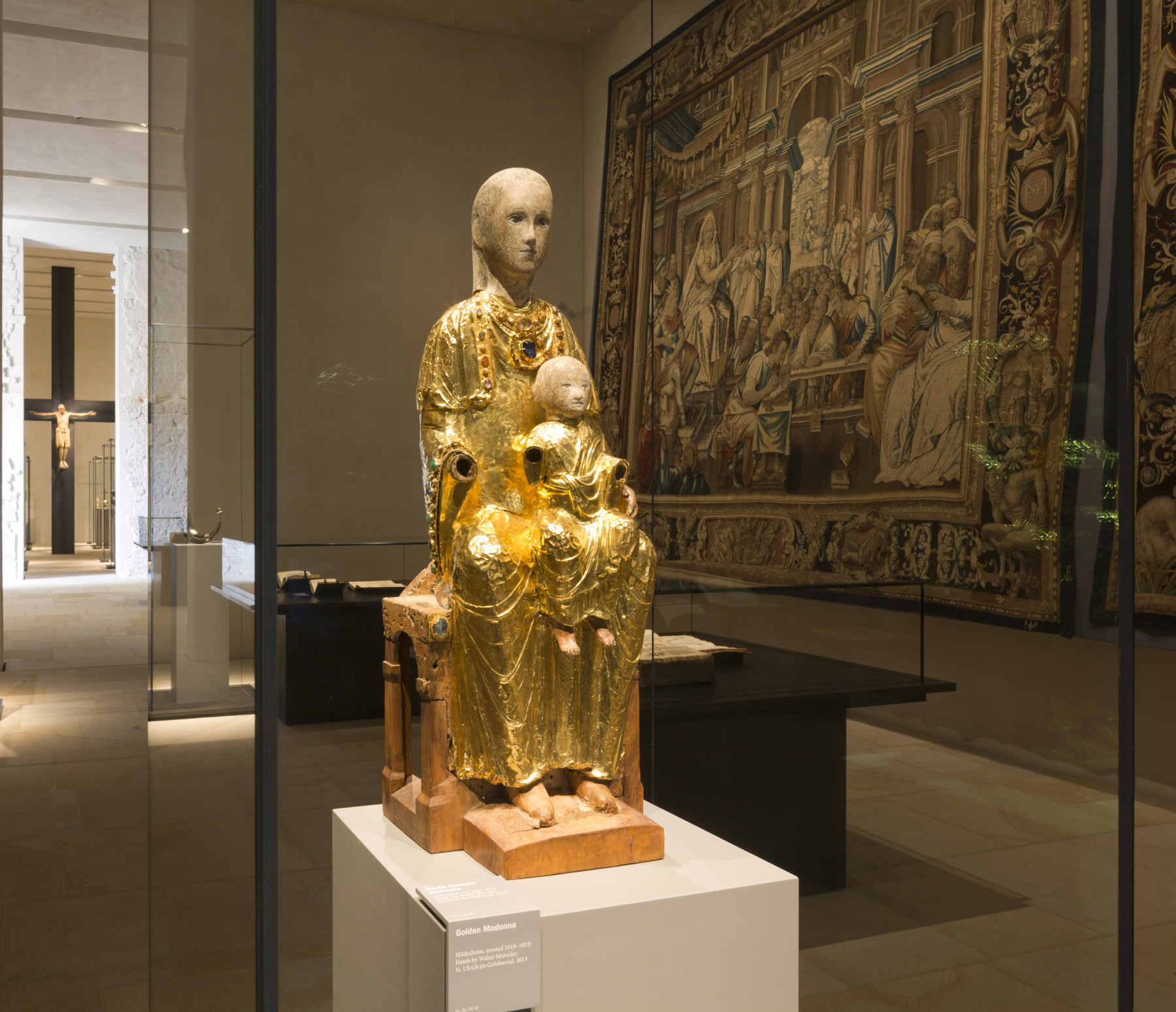 Hildesheim, Dommuseum, Goldene Madonna (C) Dommuseum Hildesheim, Florian Monheim