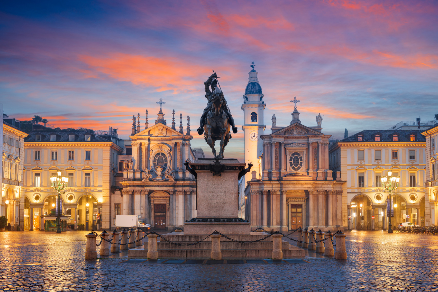 Italien, Turin, Piazza San Carlo (C) iStock, Sean Pavone