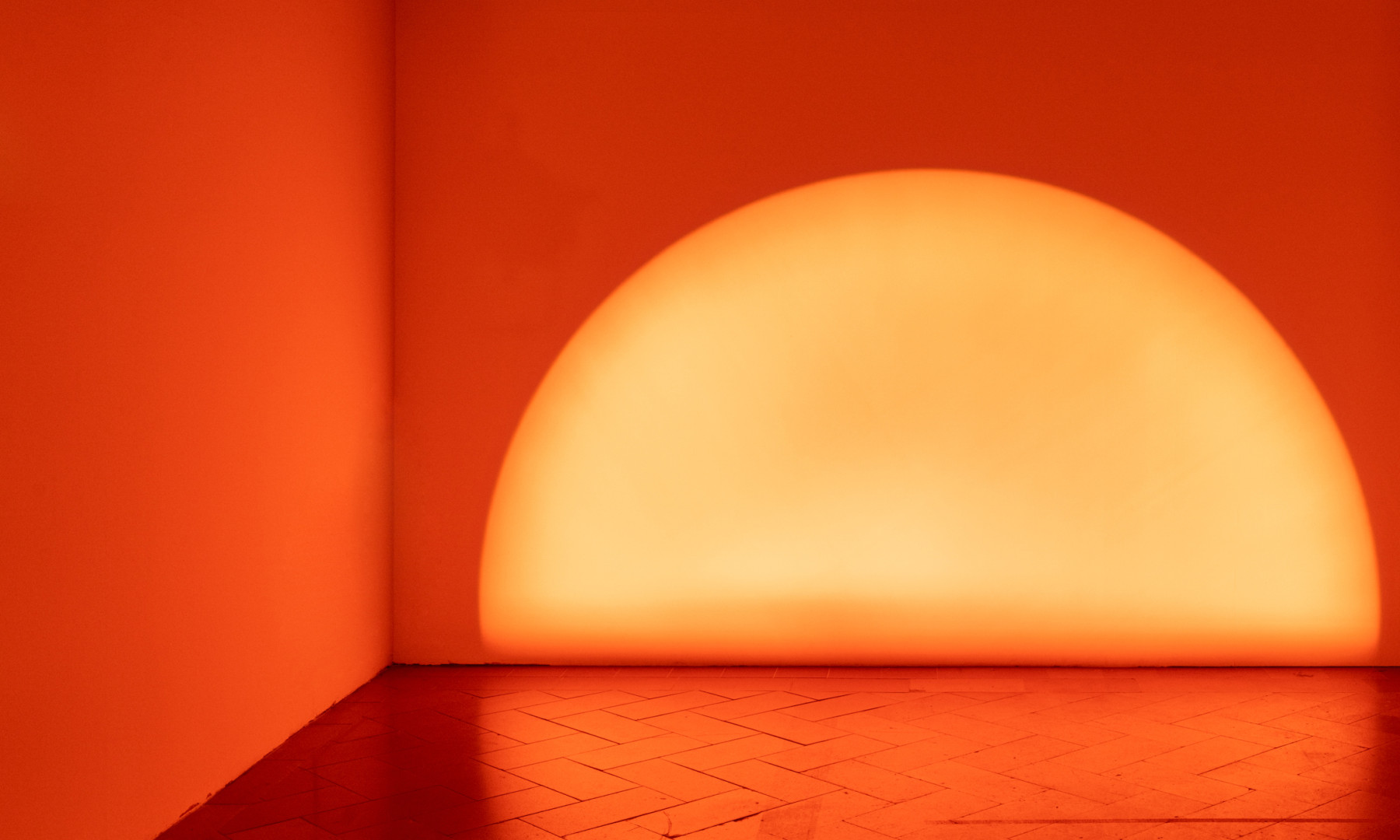 Red window semicircle Foto: Jens Ziehe © 2008 Olafur Eliasson